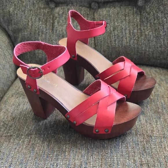 Madden Girl G-Nora Red Platform Shoes - Picture 2 of 11